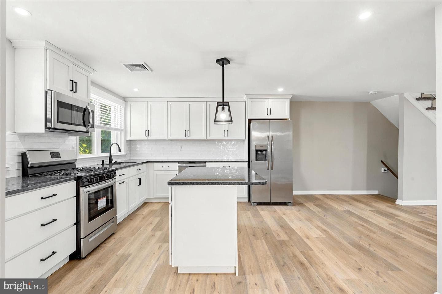 18 W Madison Avenue photo 17