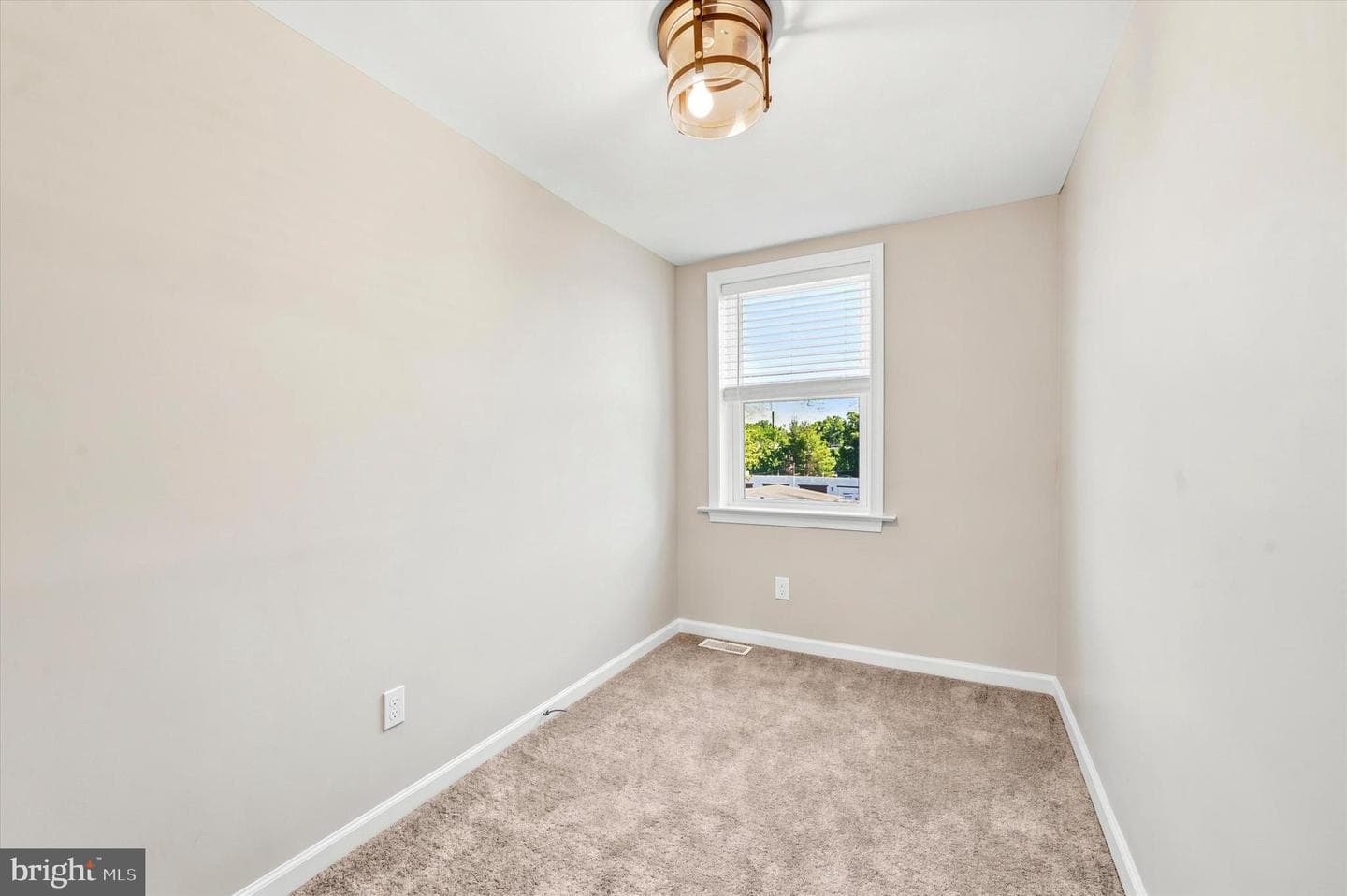 18 W Madison Avenue photo 19