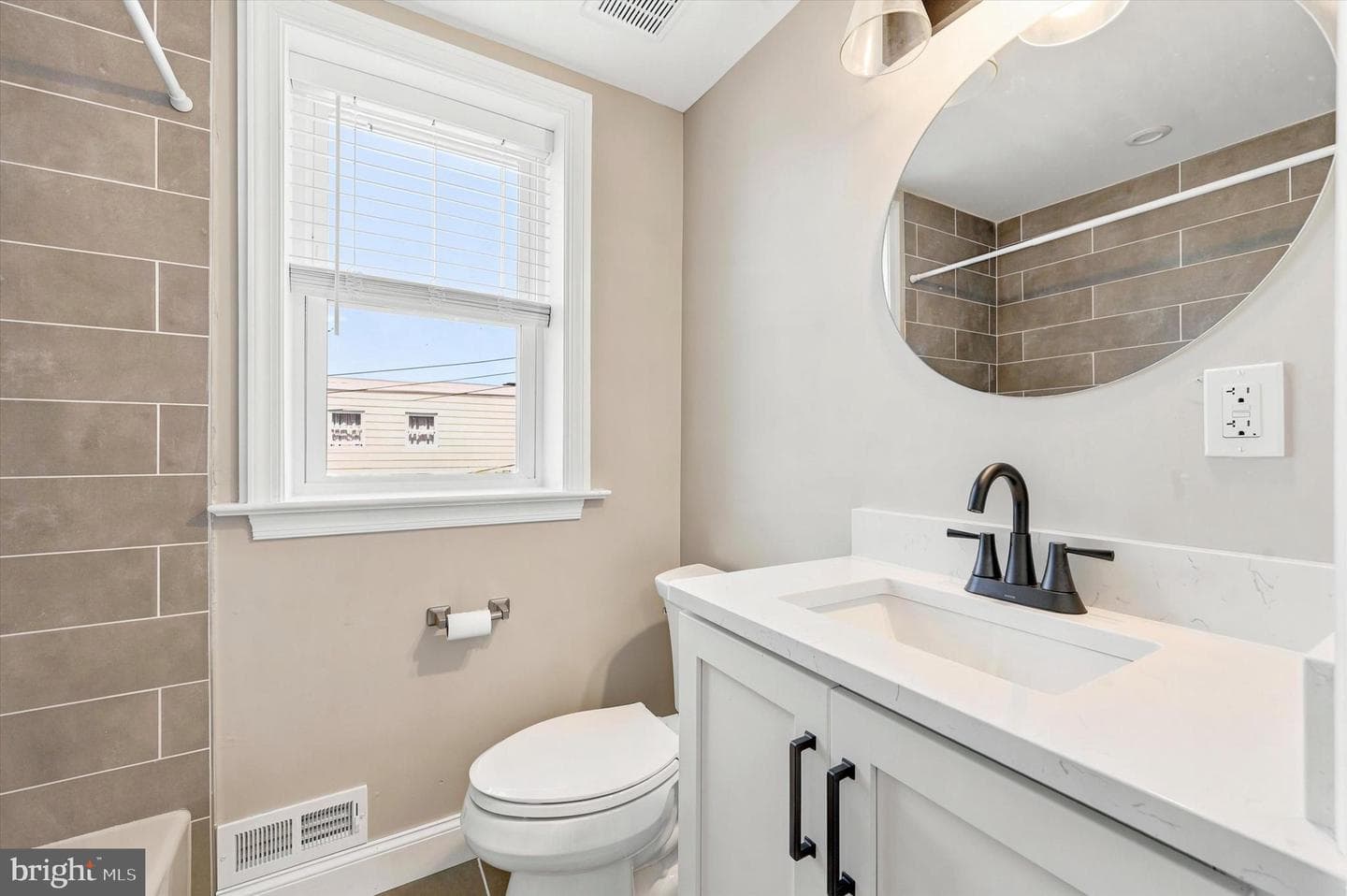 18 W Madison Avenue photo 21