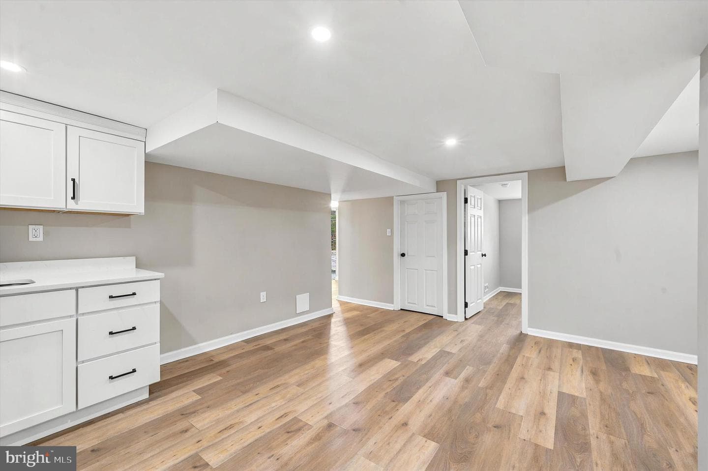 18 W Madison Avenue photo 25