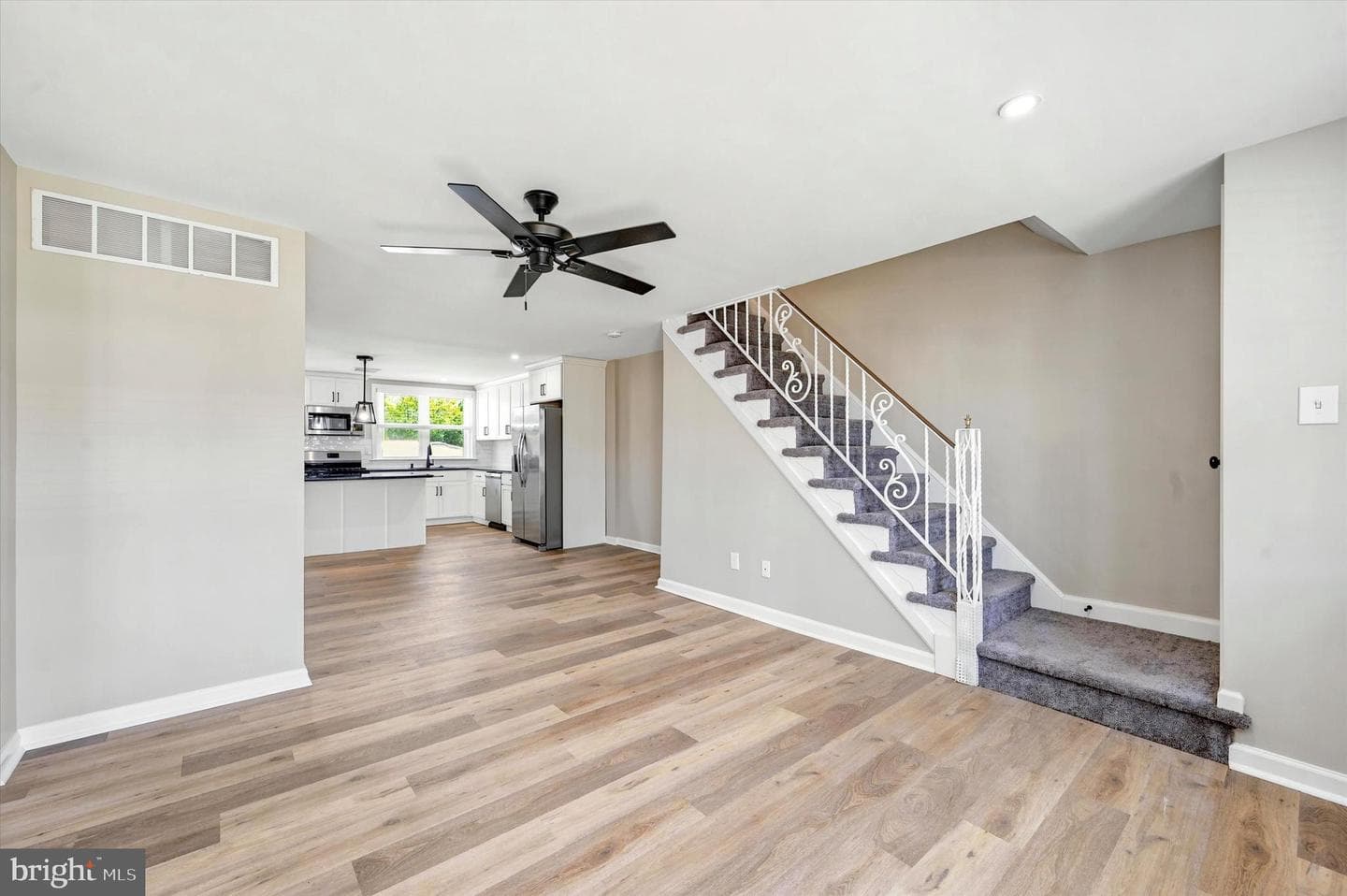 18 W Madison Avenue photo 4