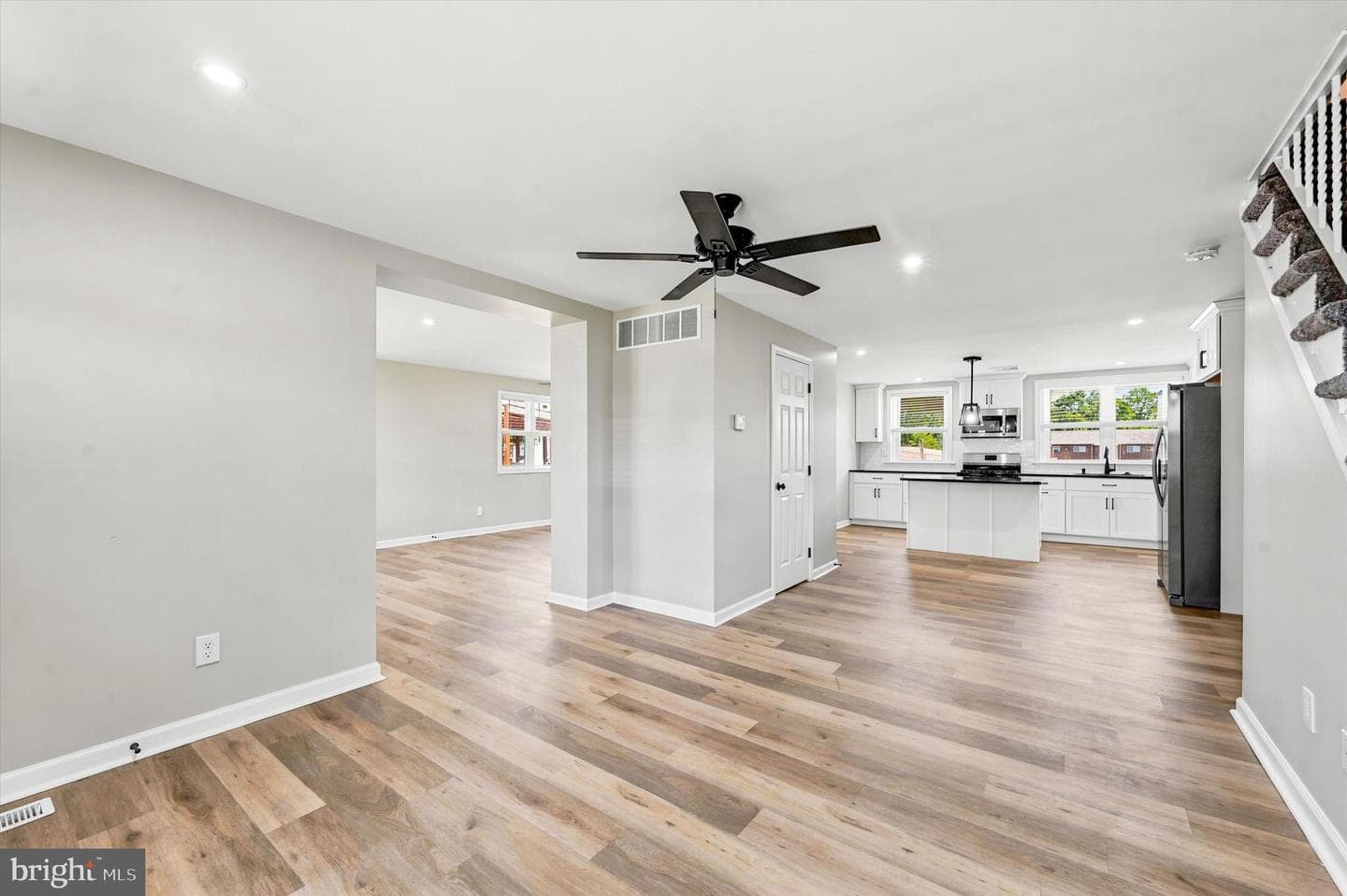 18 W Madison Avenue photo 5