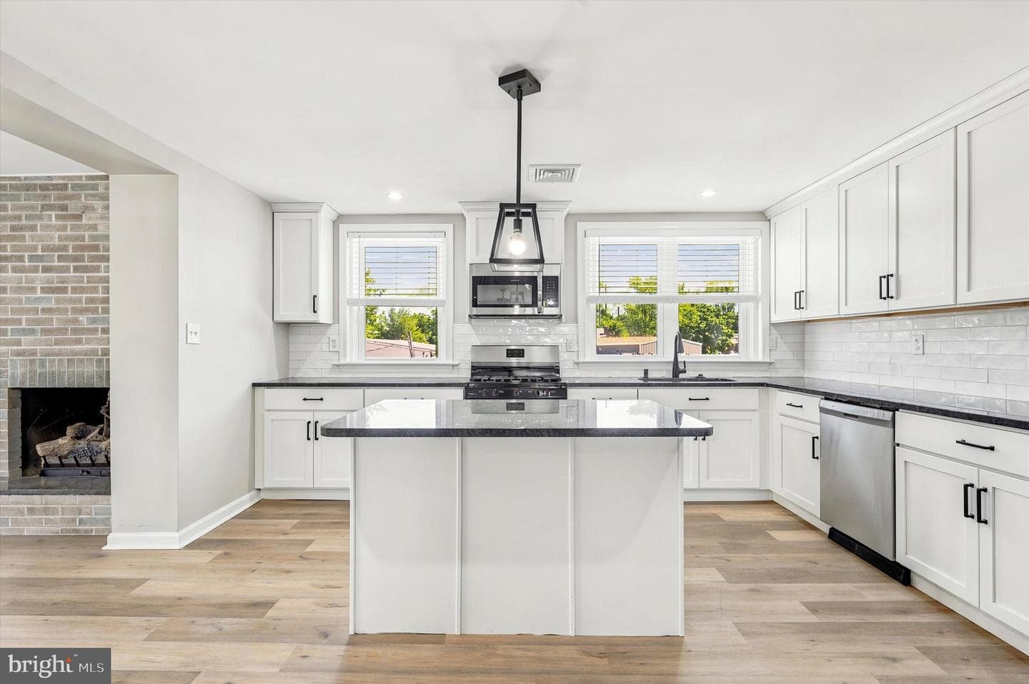 18 W Madison Avenue photo 8