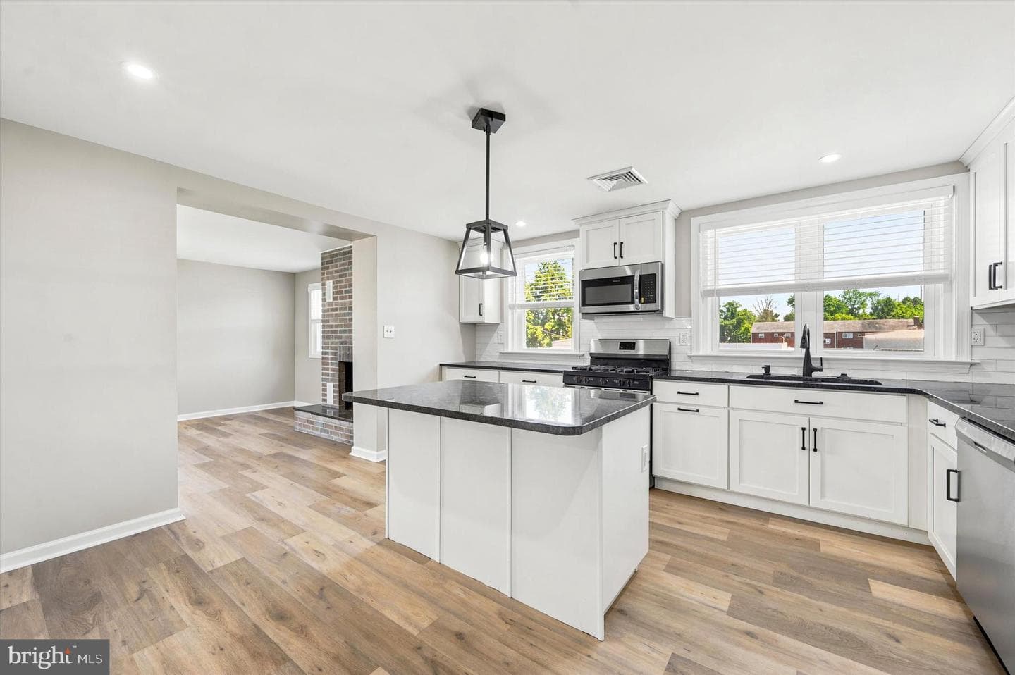 18 W Madison Avenue photo 9