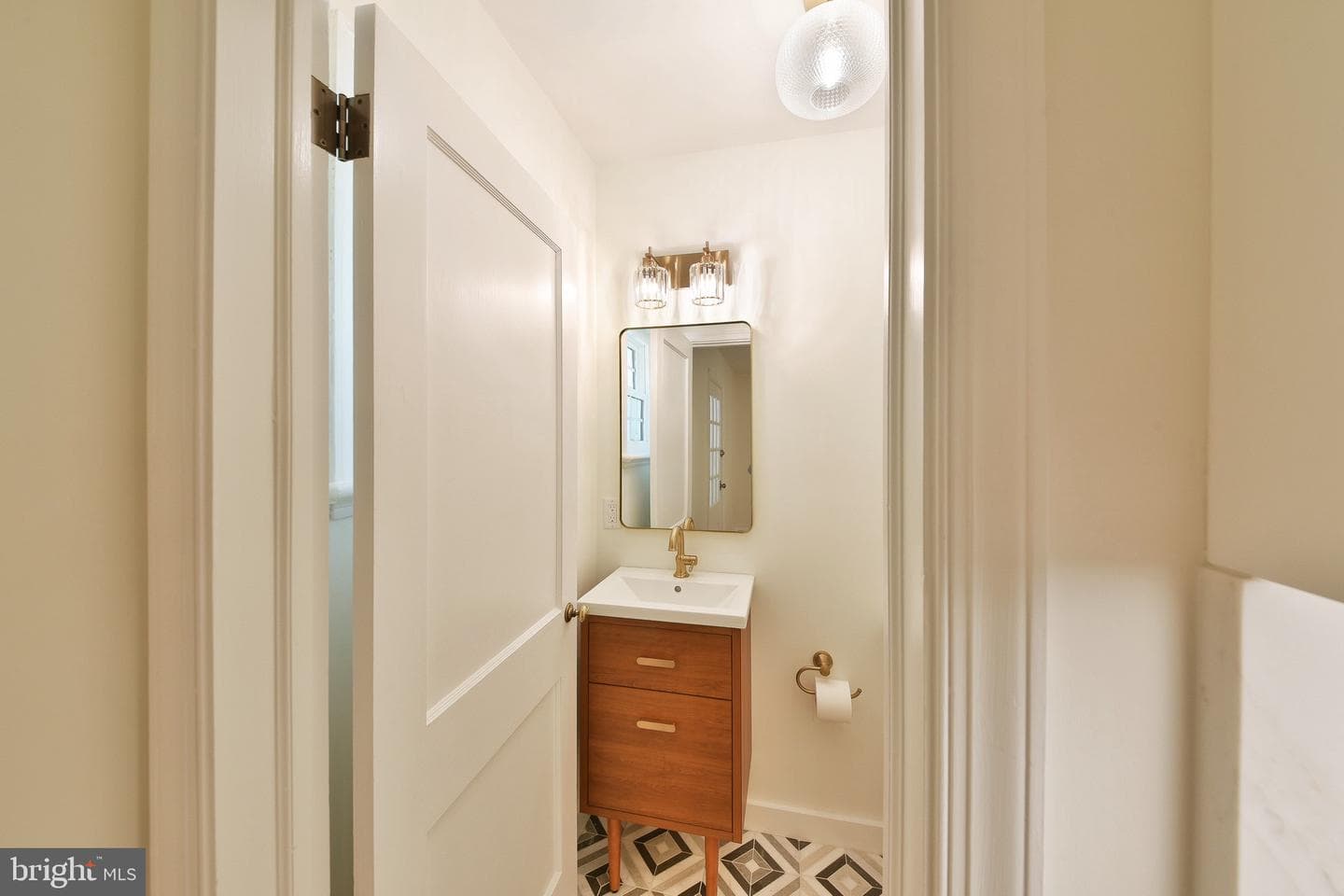 629 University Place photo 16