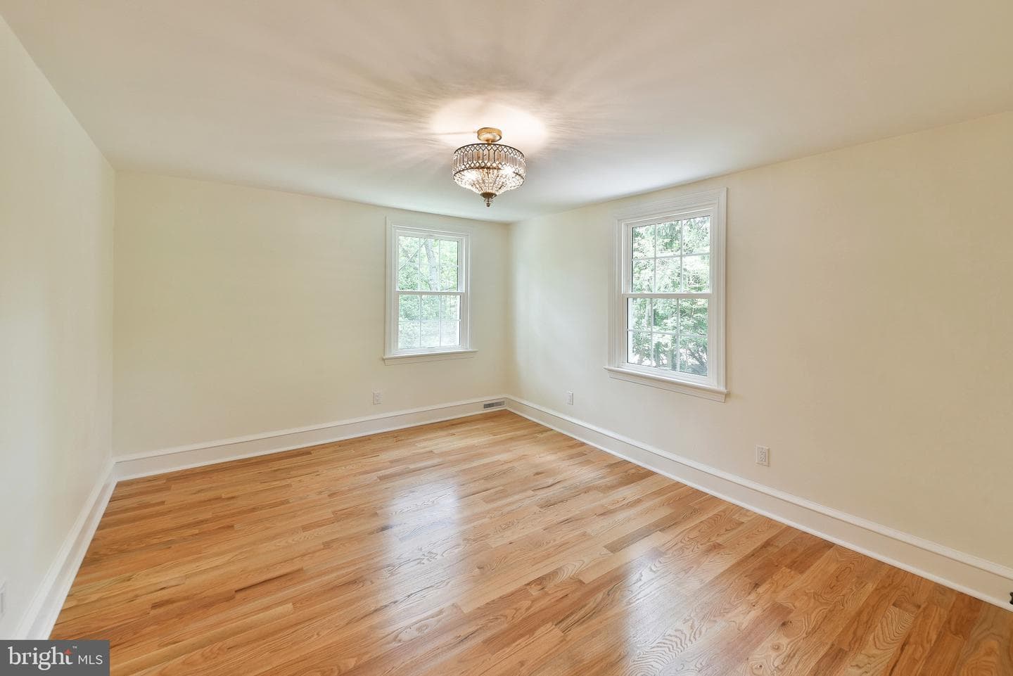 629 University Place photo 19