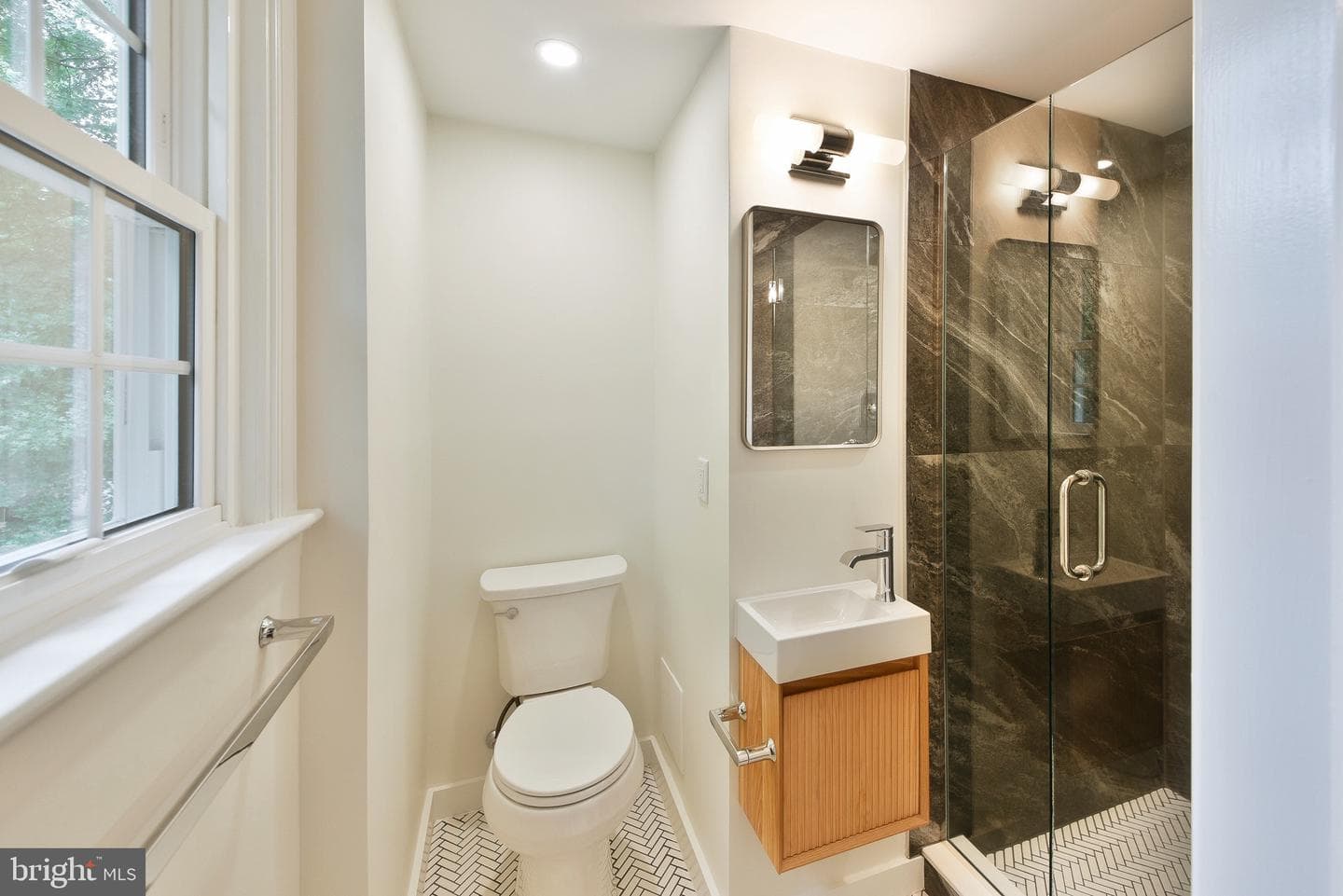 629 University Place photo 21