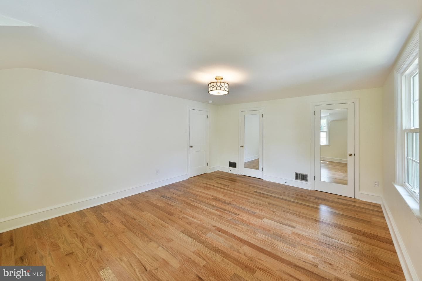 629 University Place photo 23