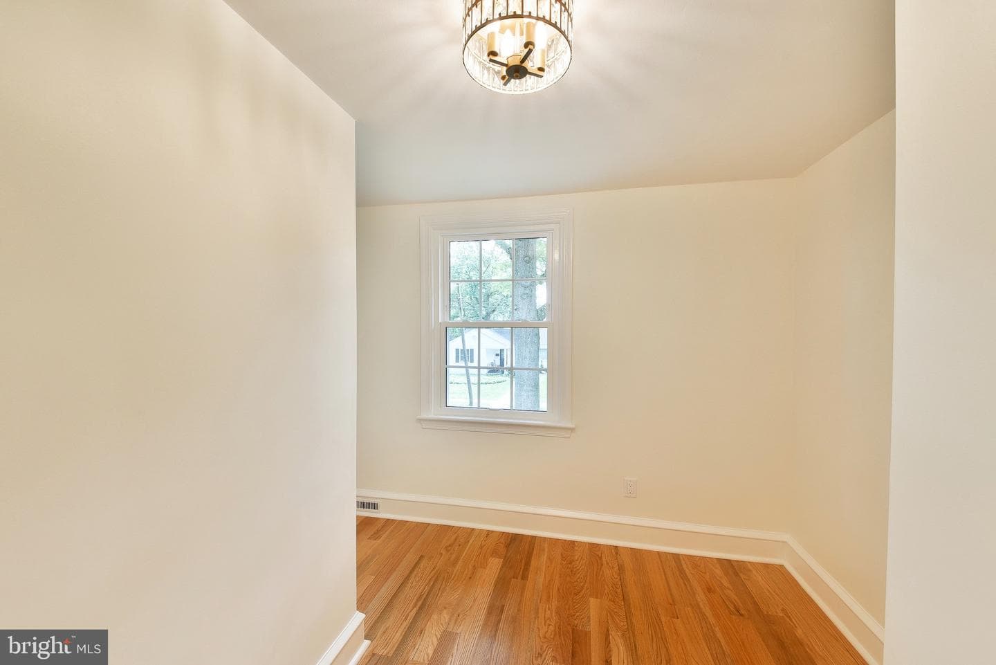 629 University Place photo 29
