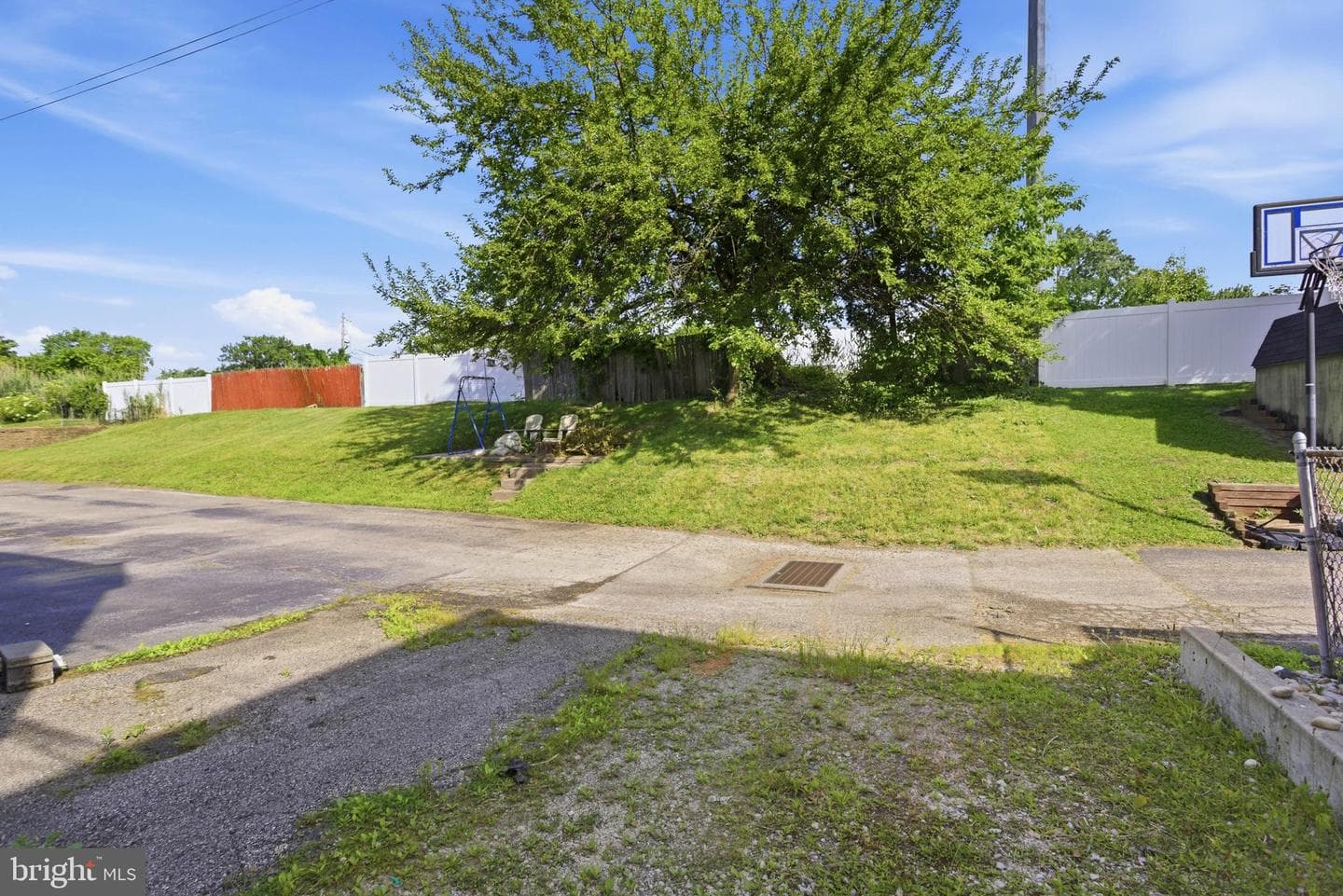 576 Michell Street photo 23