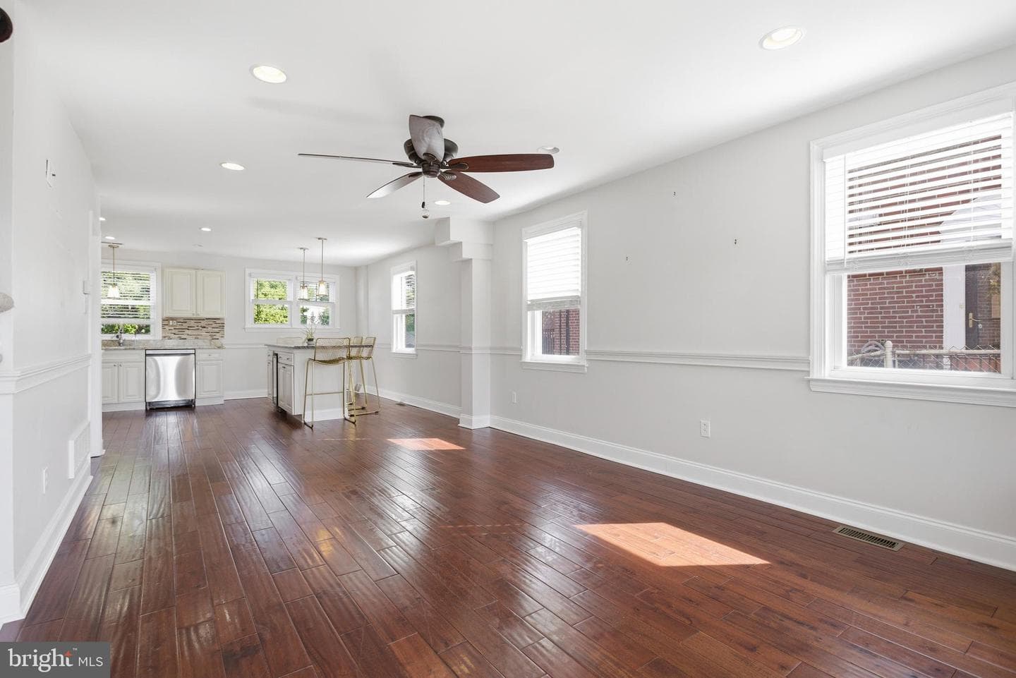 576 Michell Street photo 4