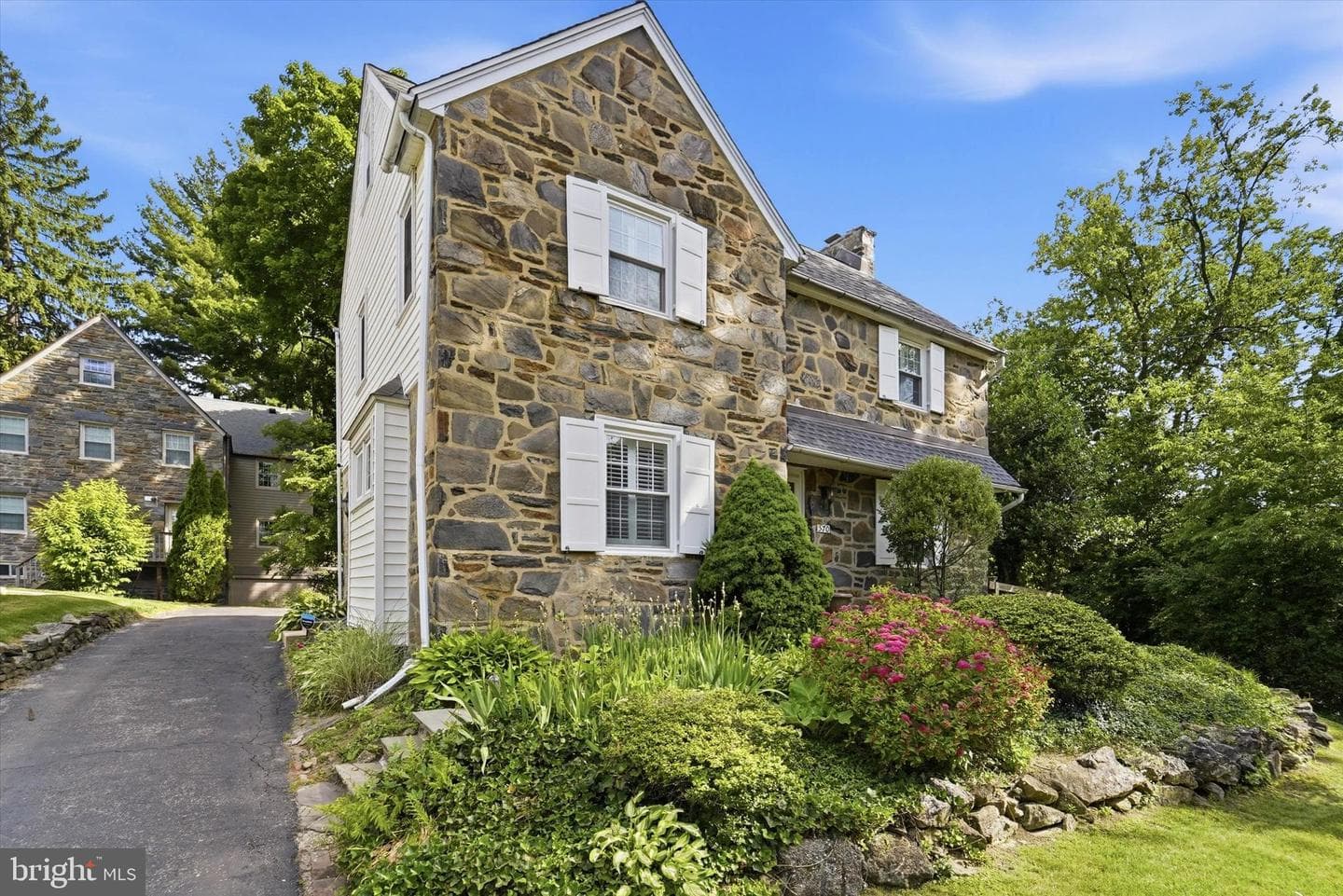 570 Strathmore Road photo 1