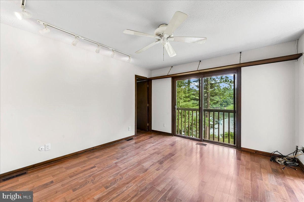 70 Heyburn Road photo 27