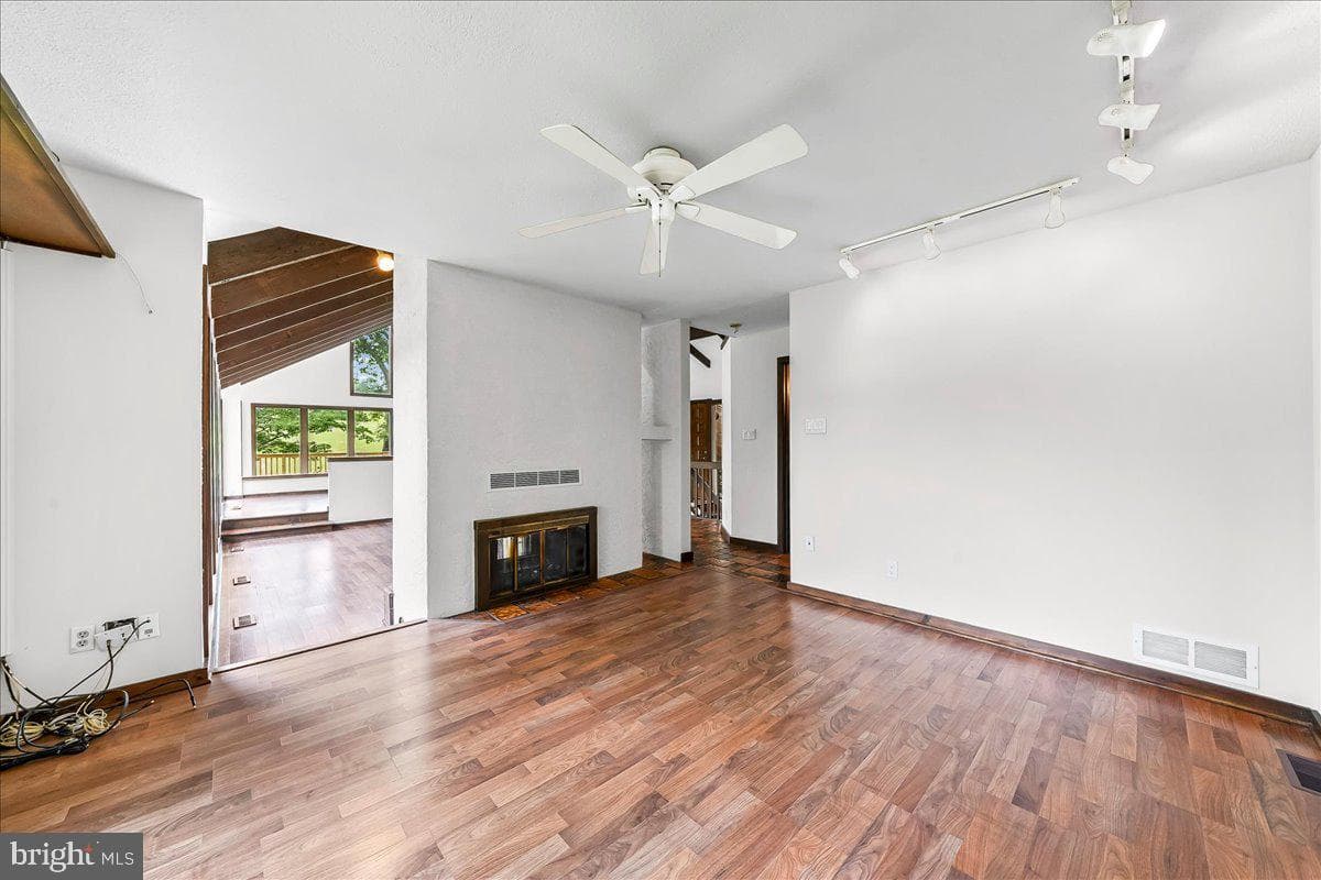 70 Heyburn Road photo 28