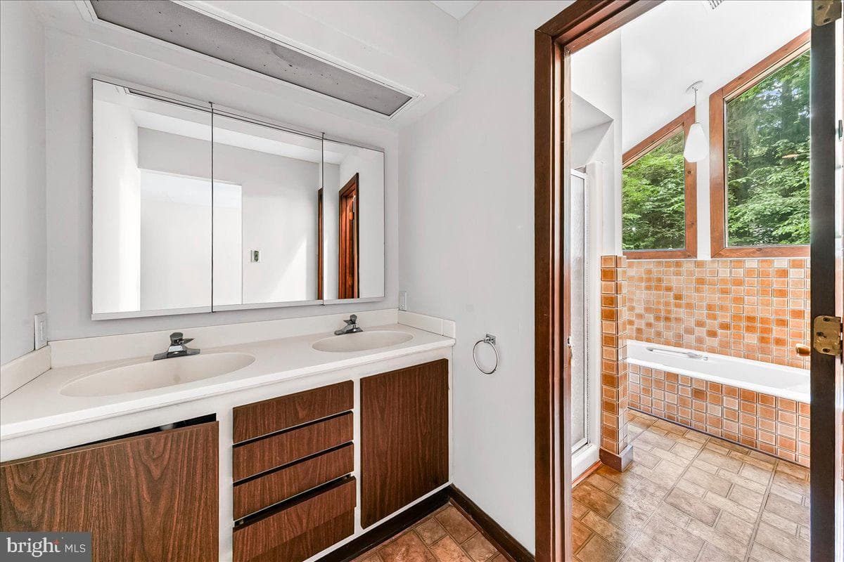 70 Heyburn Road photo 34