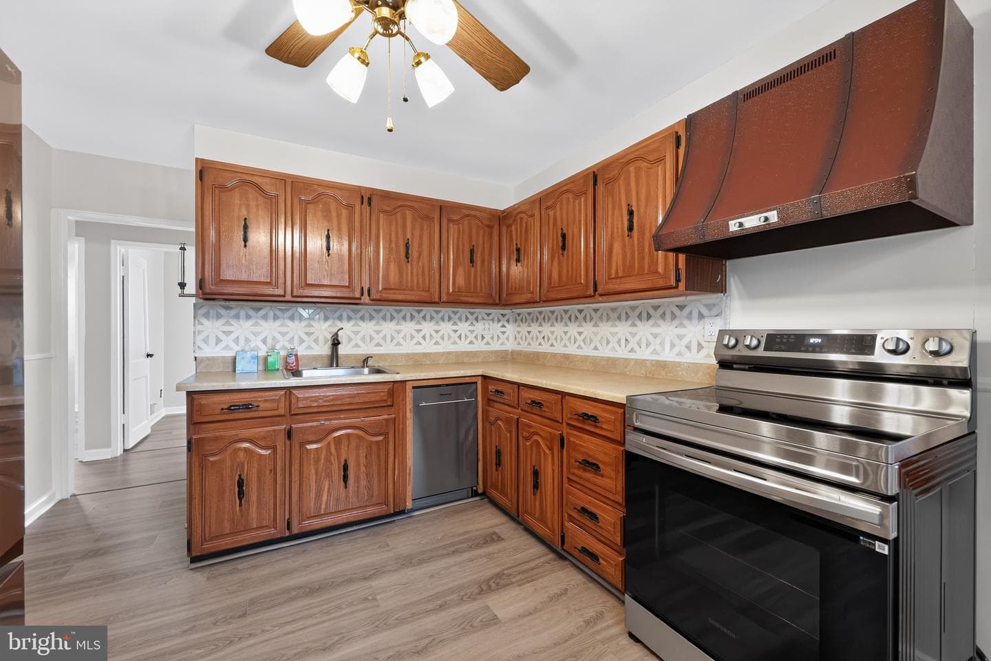 204 Sharon Park Drive photo 7