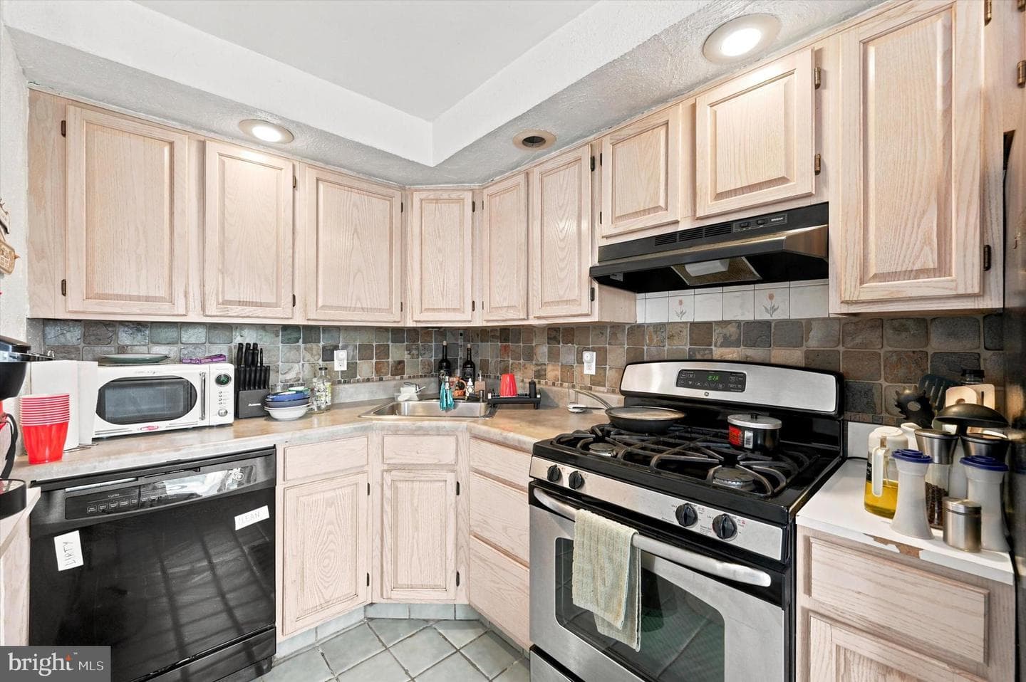 338 Stratford Rd photo 11