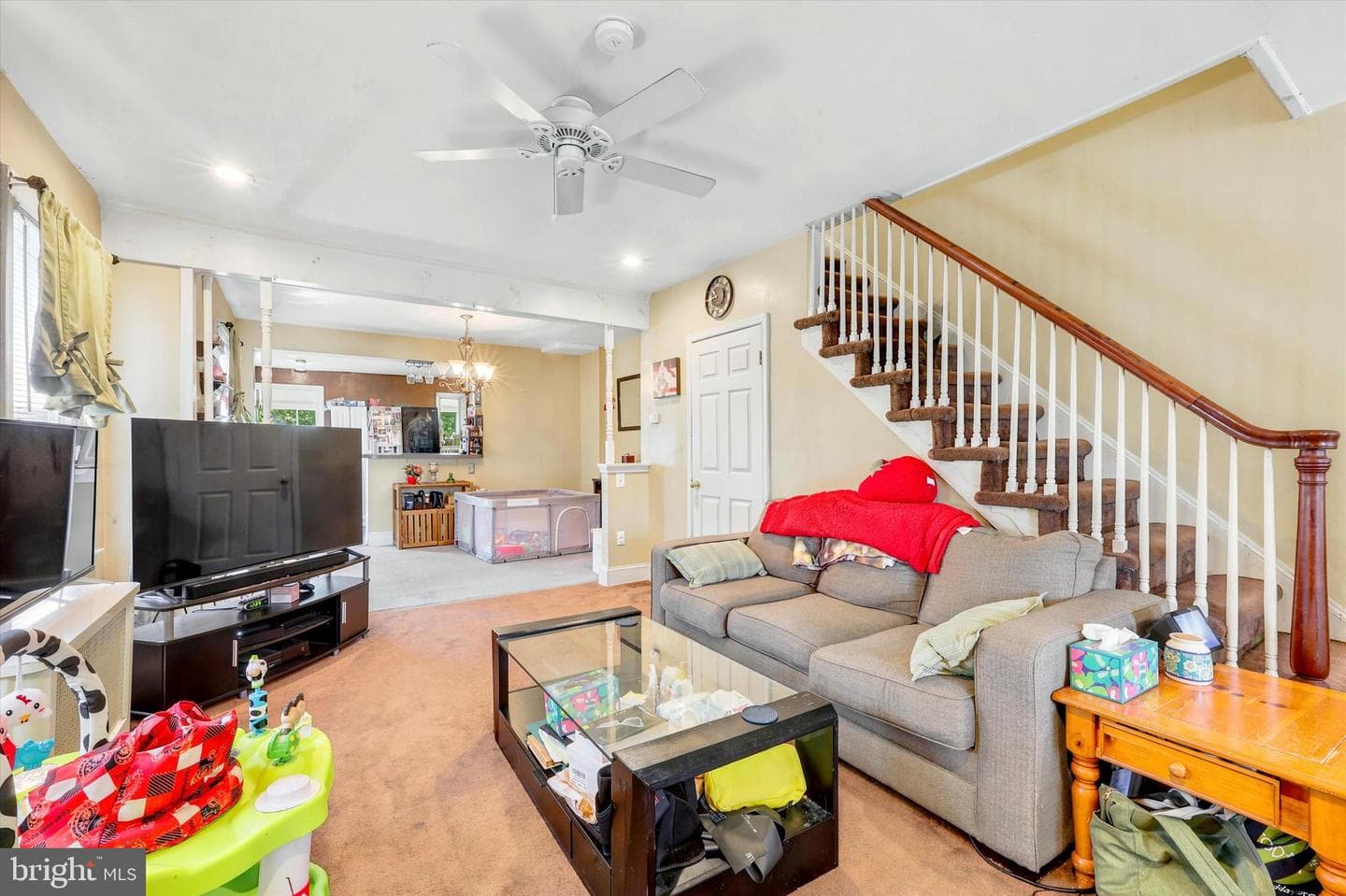 209 Amosland Road, Holmes
