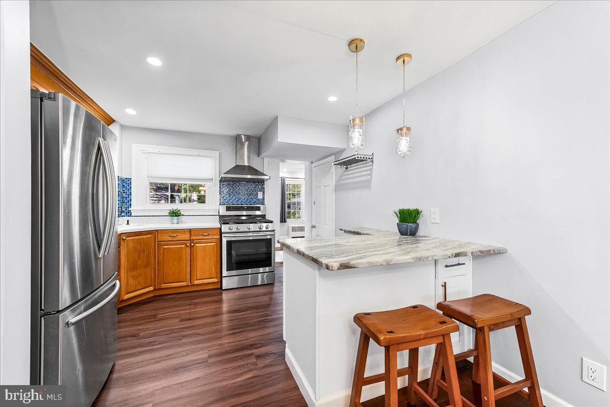 2323 Franklin Avenue photo 10