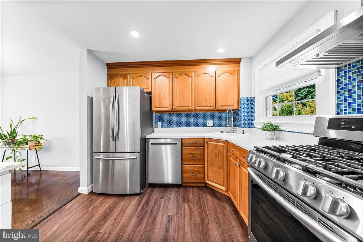2323 Franklin Avenue photo 12