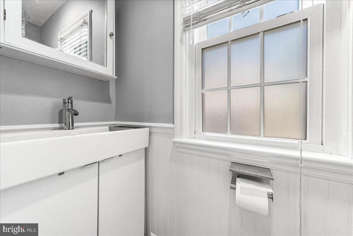 2323 Franklin Avenue photo 16
