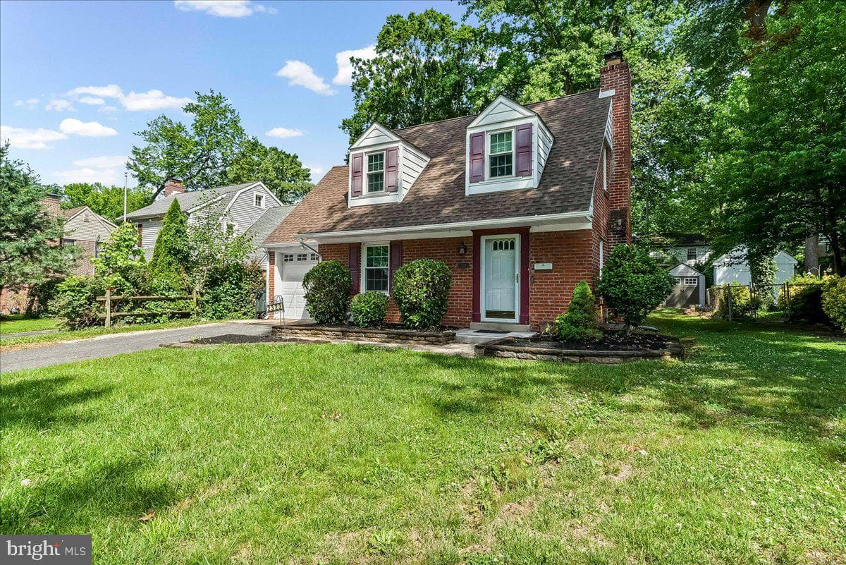 2323 Franklin Avenue photo 2