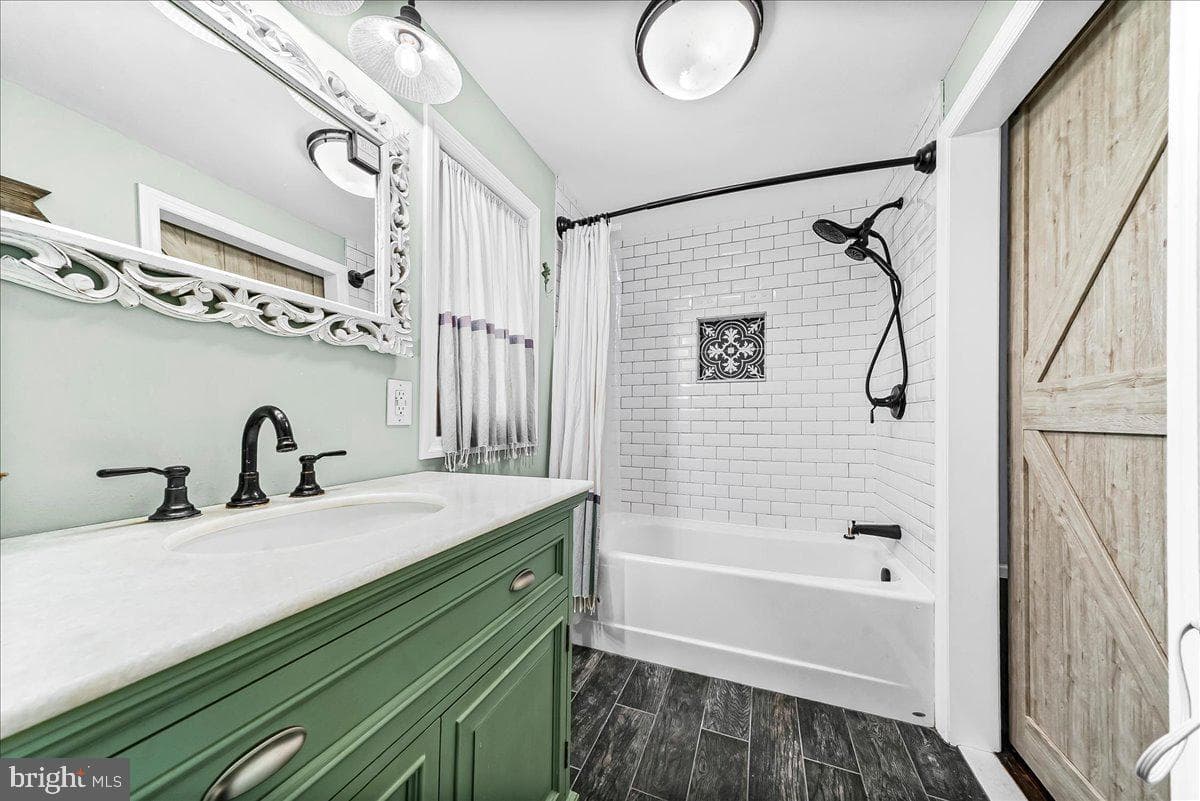 2323 Franklin Avenue photo 20