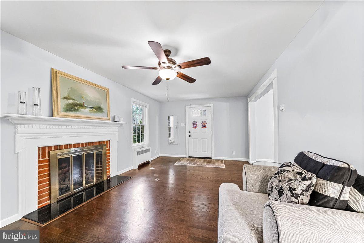 2323 Franklin Avenue photo 4