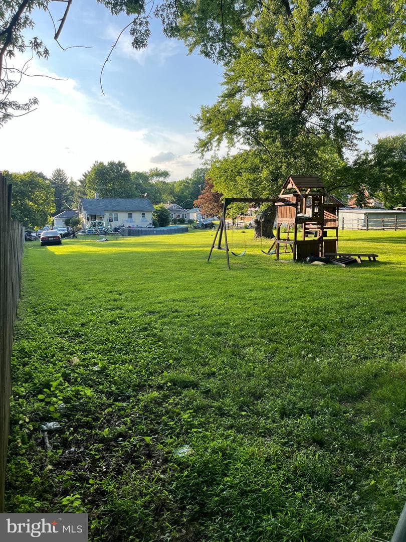 1837 Larkin Road photo 4