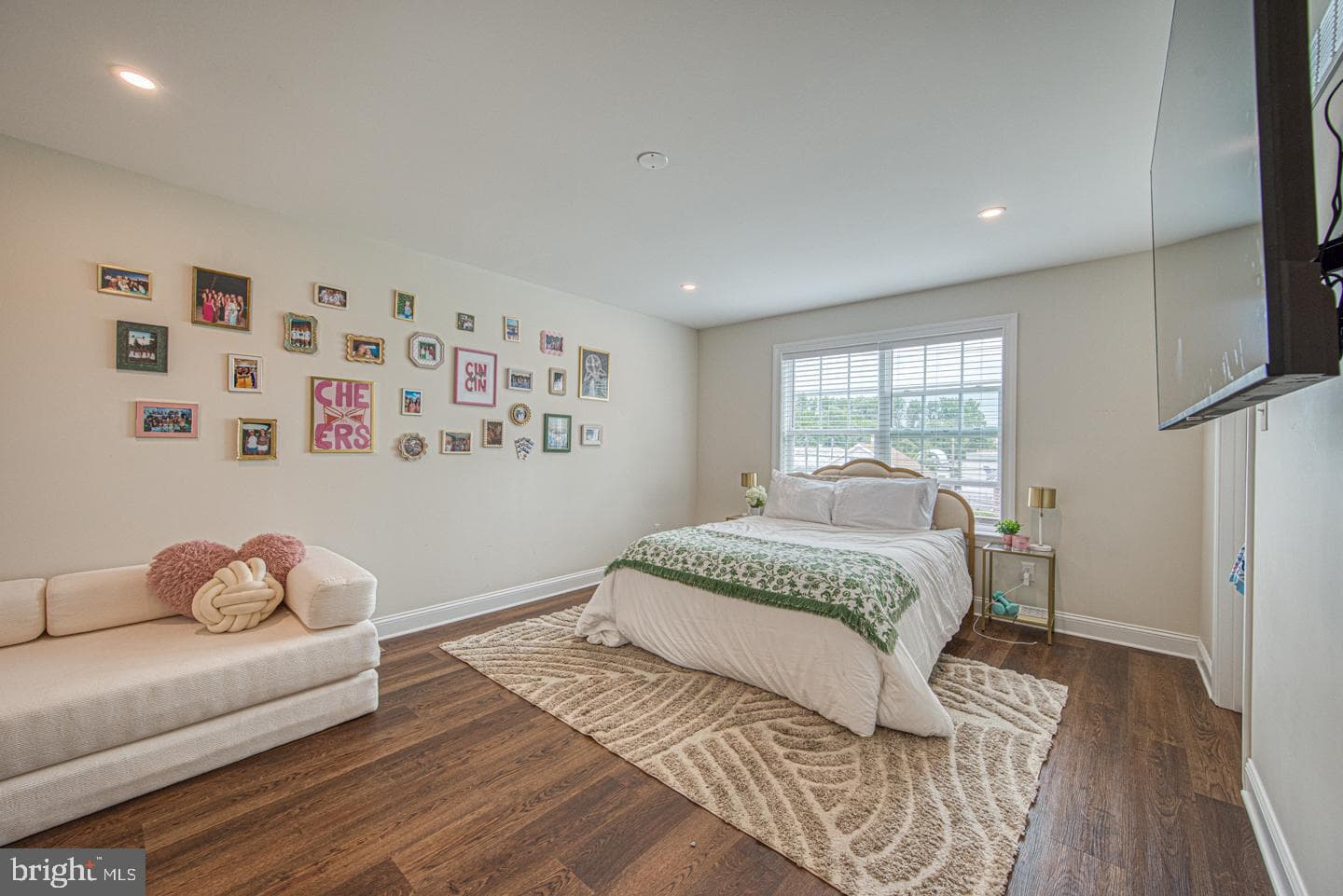 207 2nd Avenue photo 24