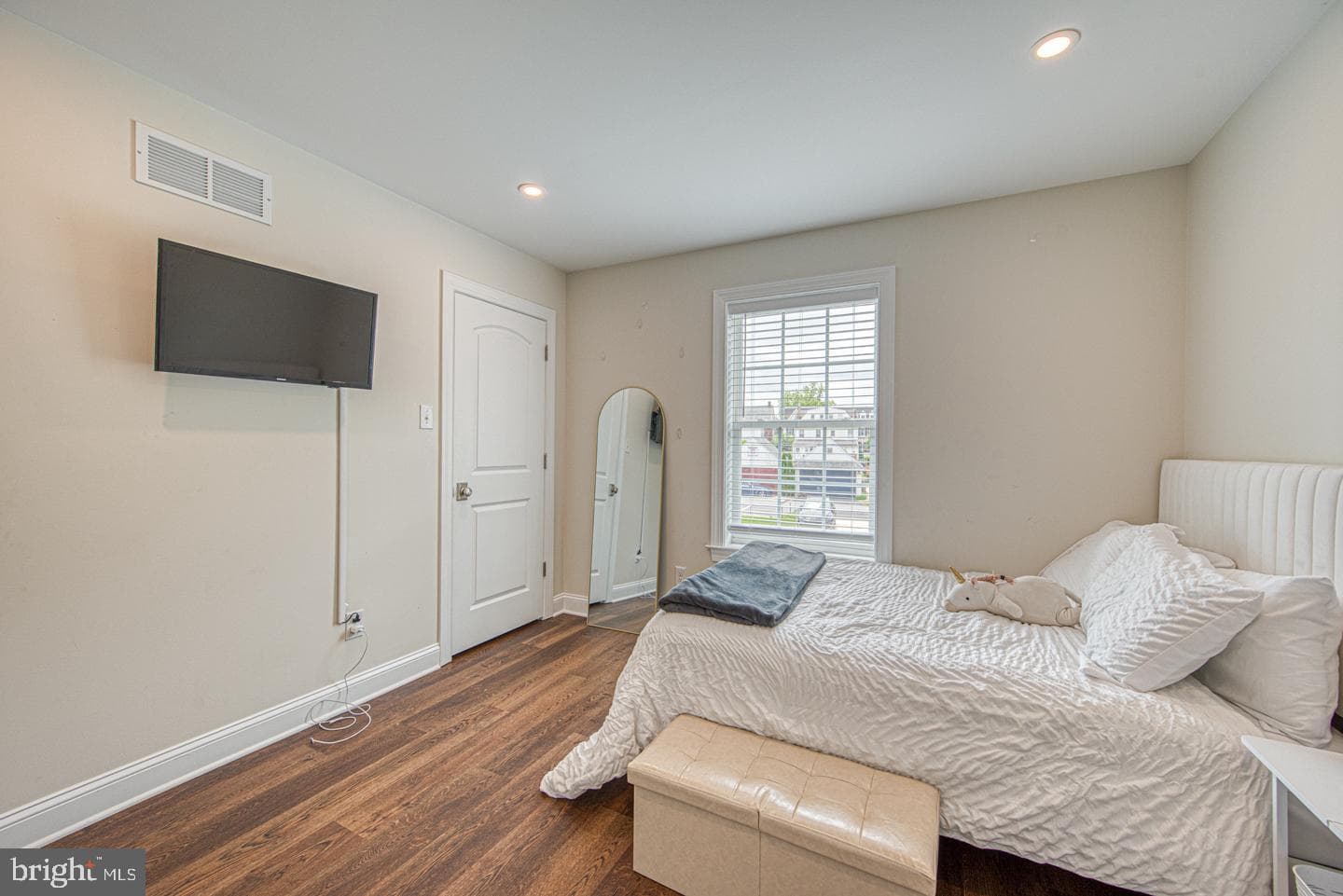 207 2nd Avenue photo 33