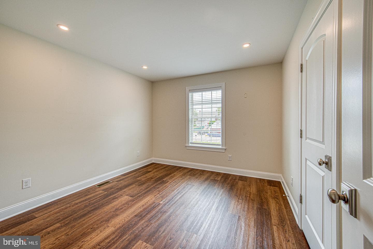 207 2nd Avenue photo 34