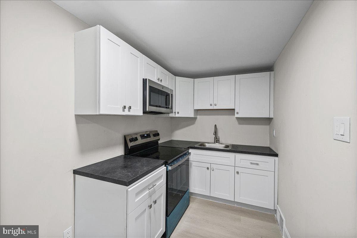 407 W 21st Street photo 10