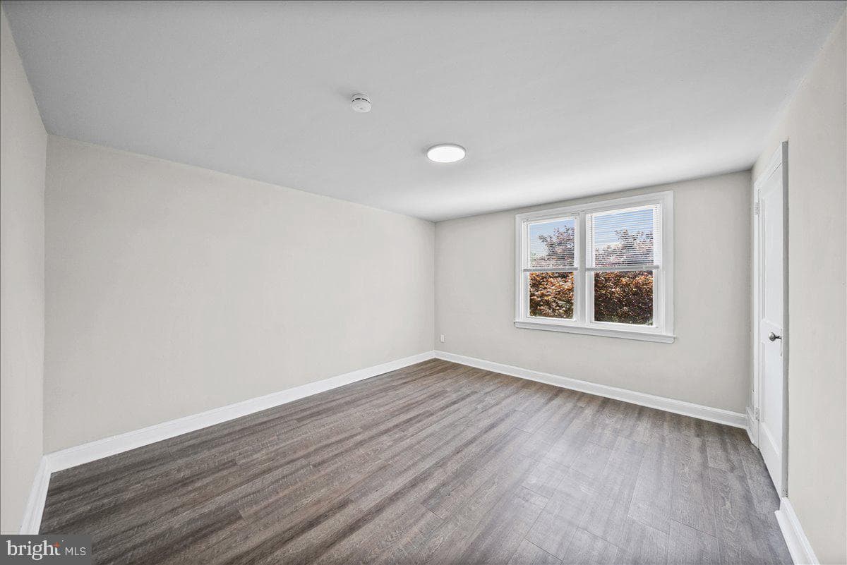 407 W 21st Street photo 11