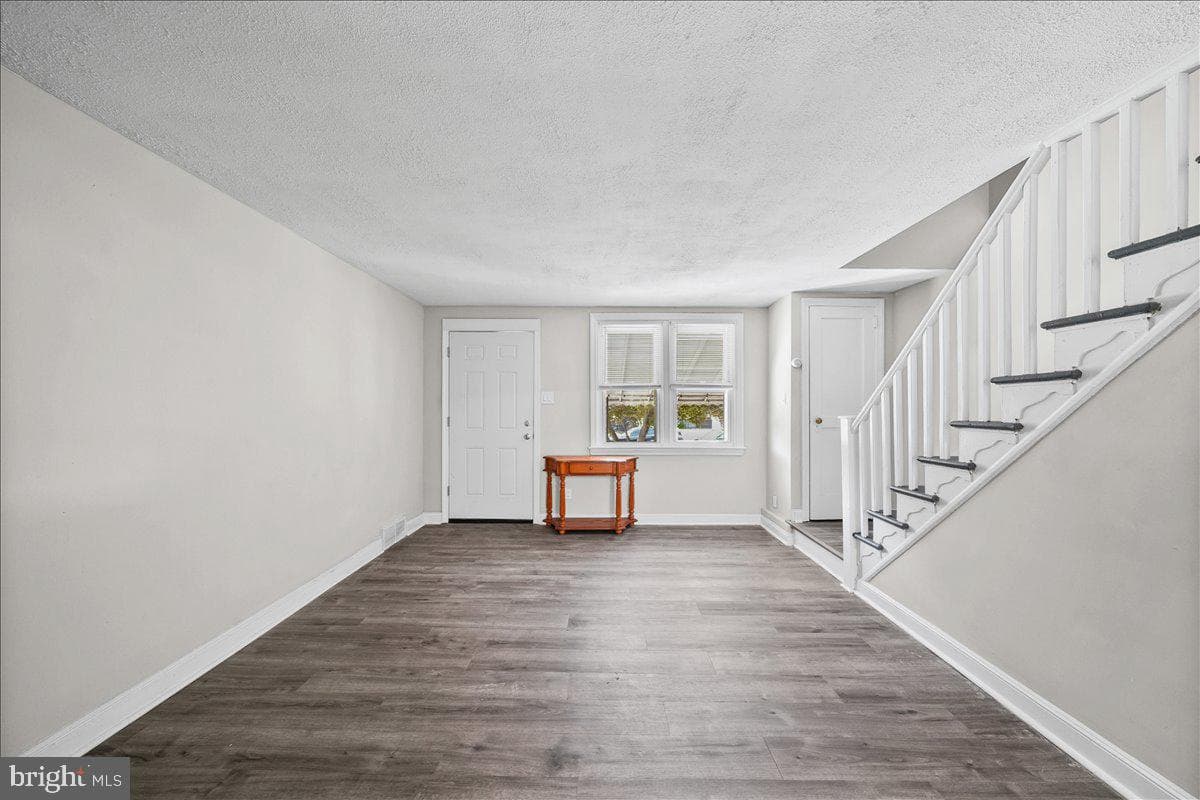 407 W 21st Street photo 4
