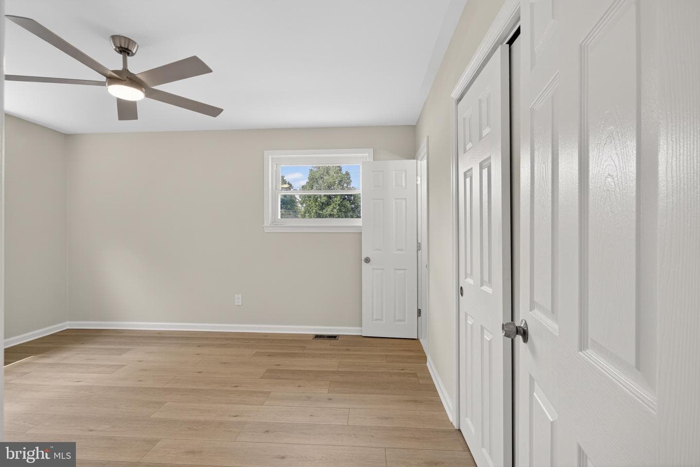 6 N Scott Avenue photo 15