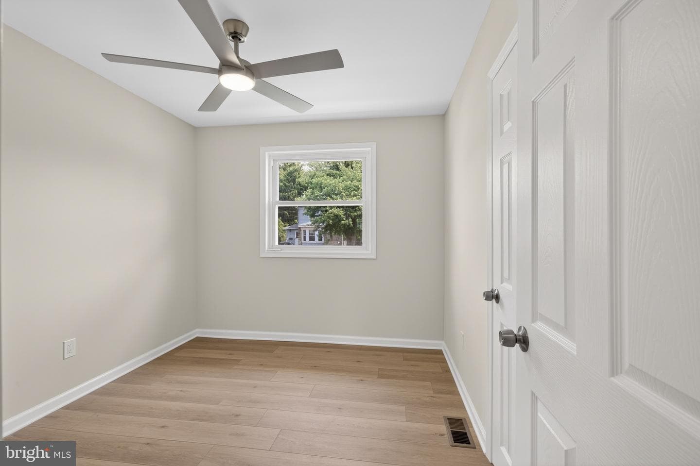 6 N Scott Avenue photo 17