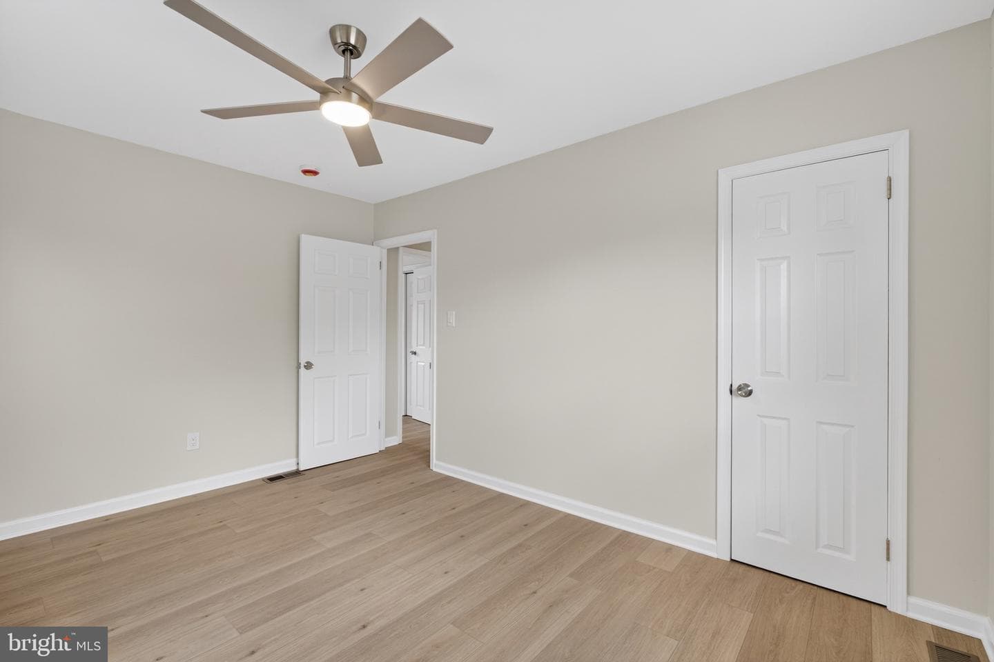 6 N Scott Avenue photo 26