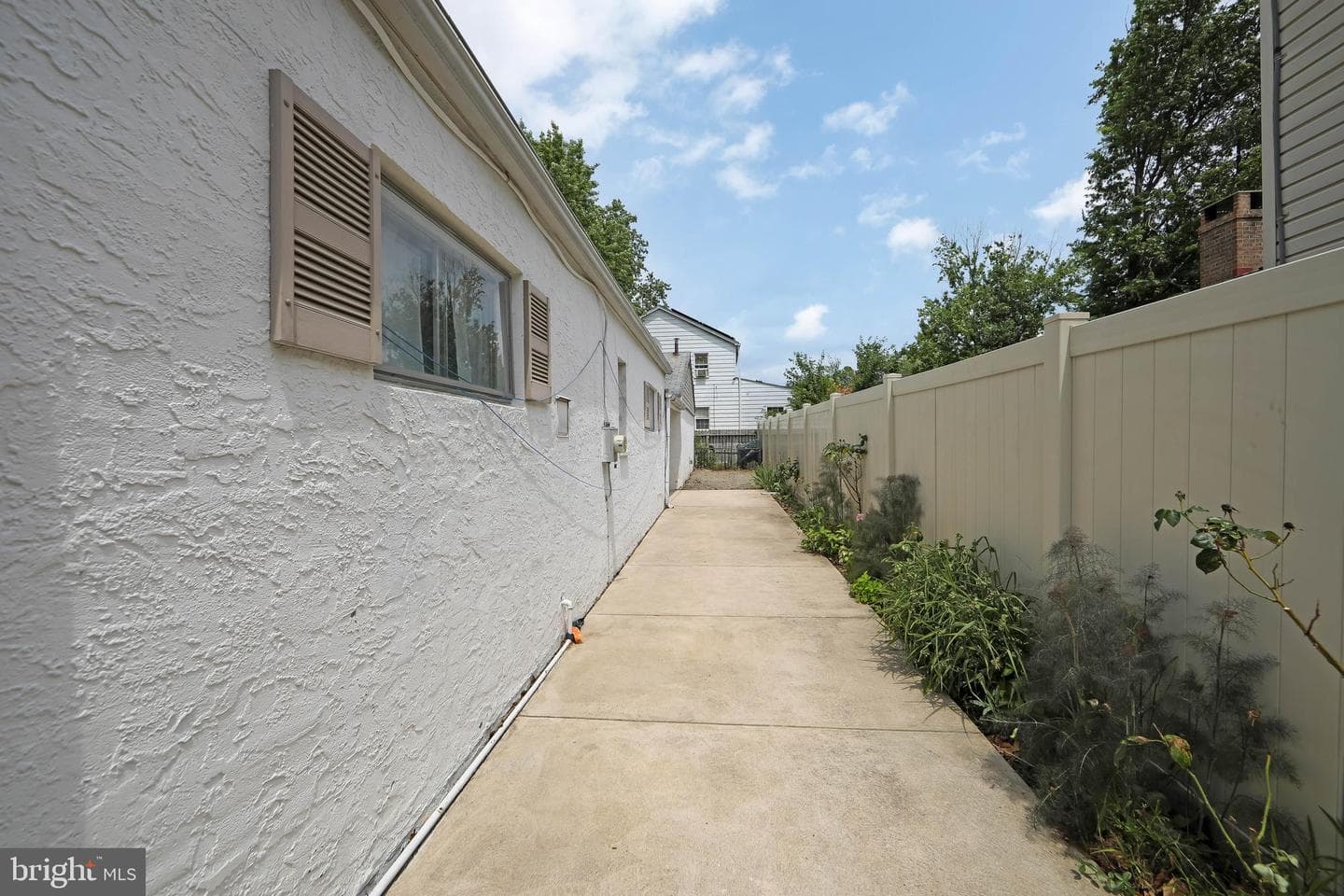 2400 Grand Avenue photo 38