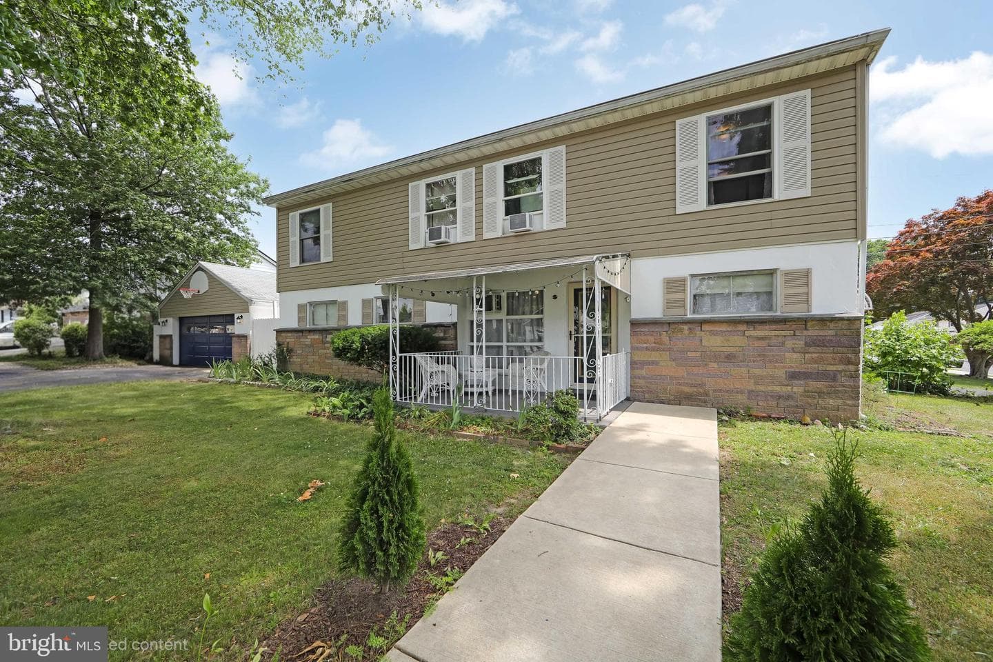 2400 Grand Avenue photo 4