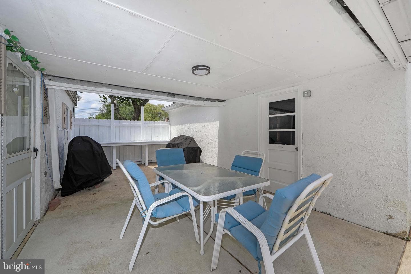 2400 Grand Avenue photo 40