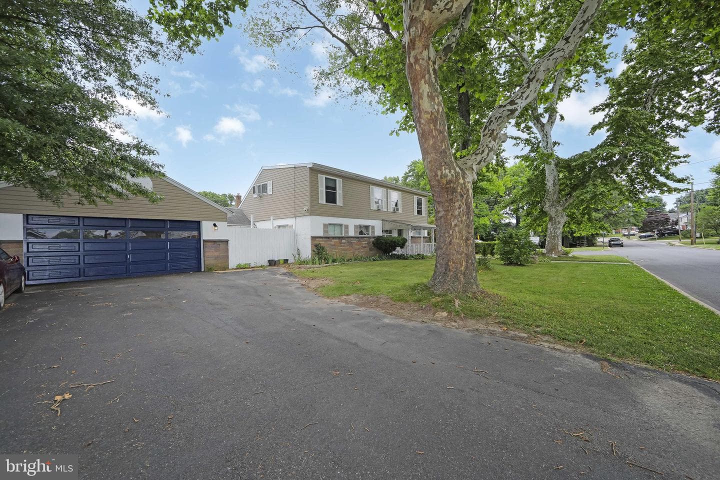 2400 Grand Avenue photo 5