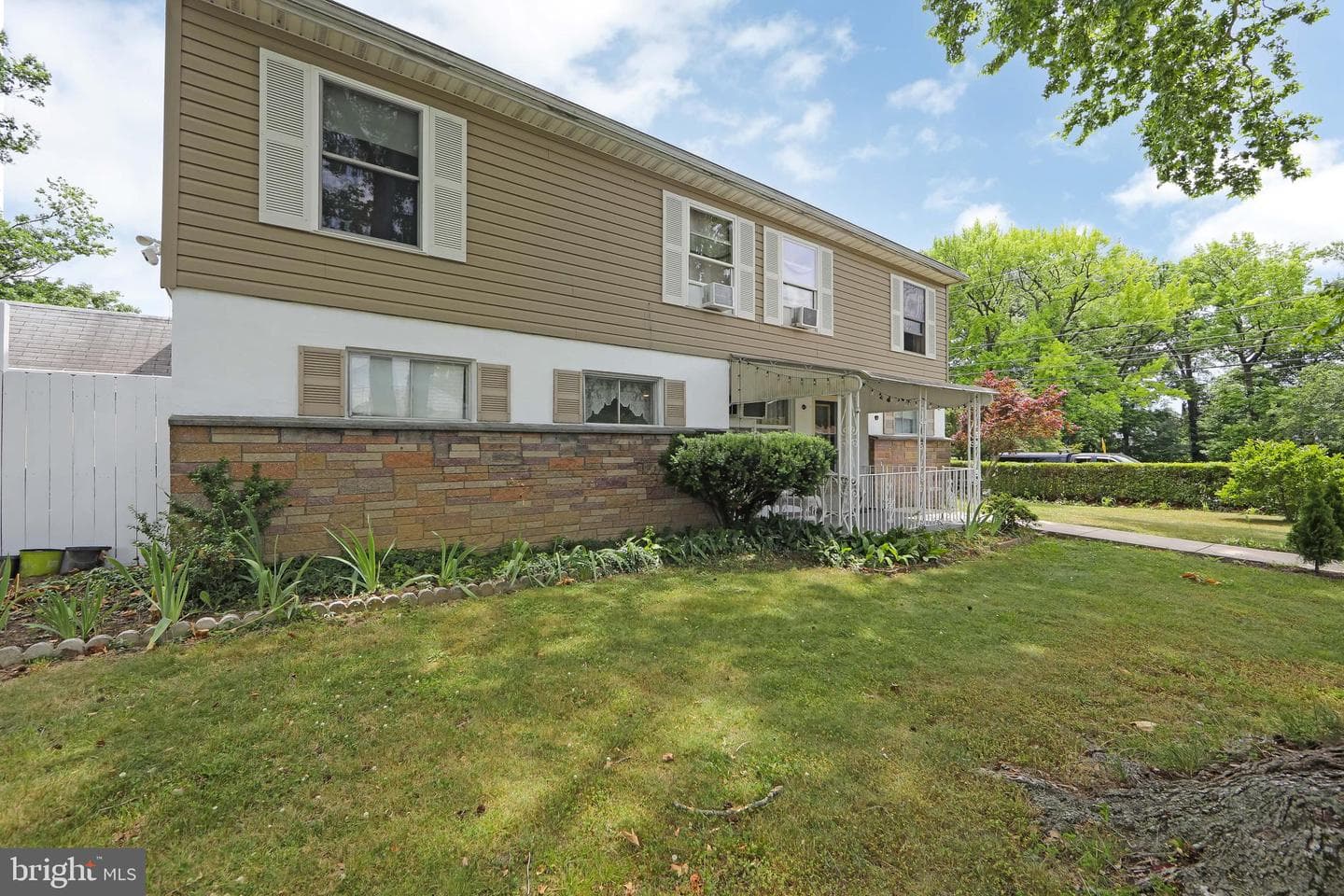 2400 Grand Avenue photo 8