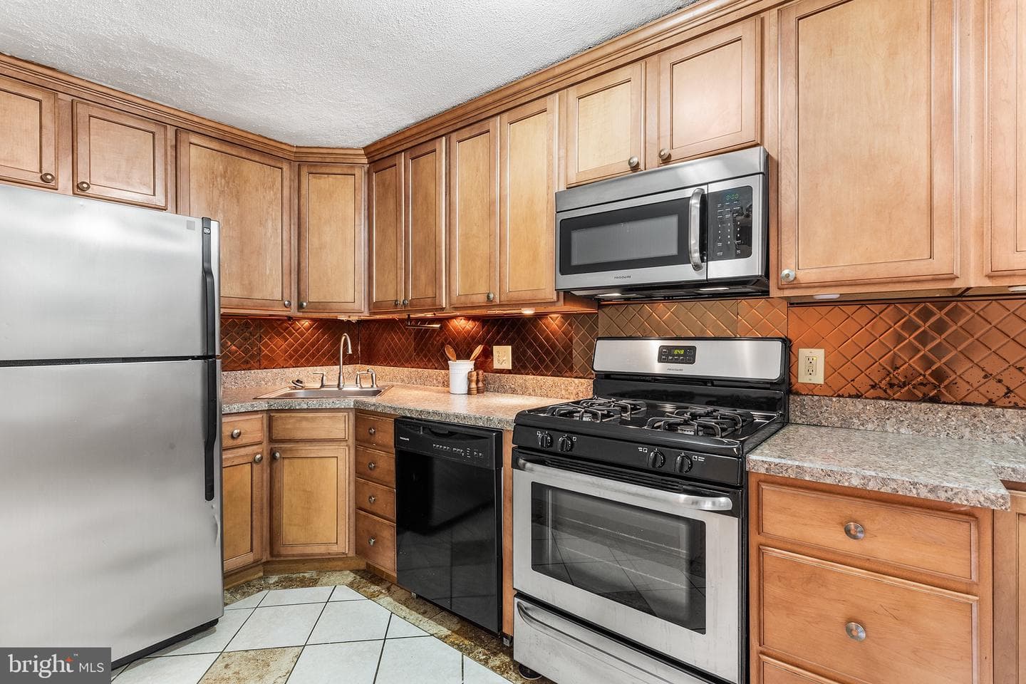 390 Glen Cove photo 10