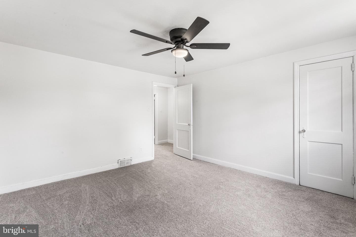 390 Glen Cove photo 16