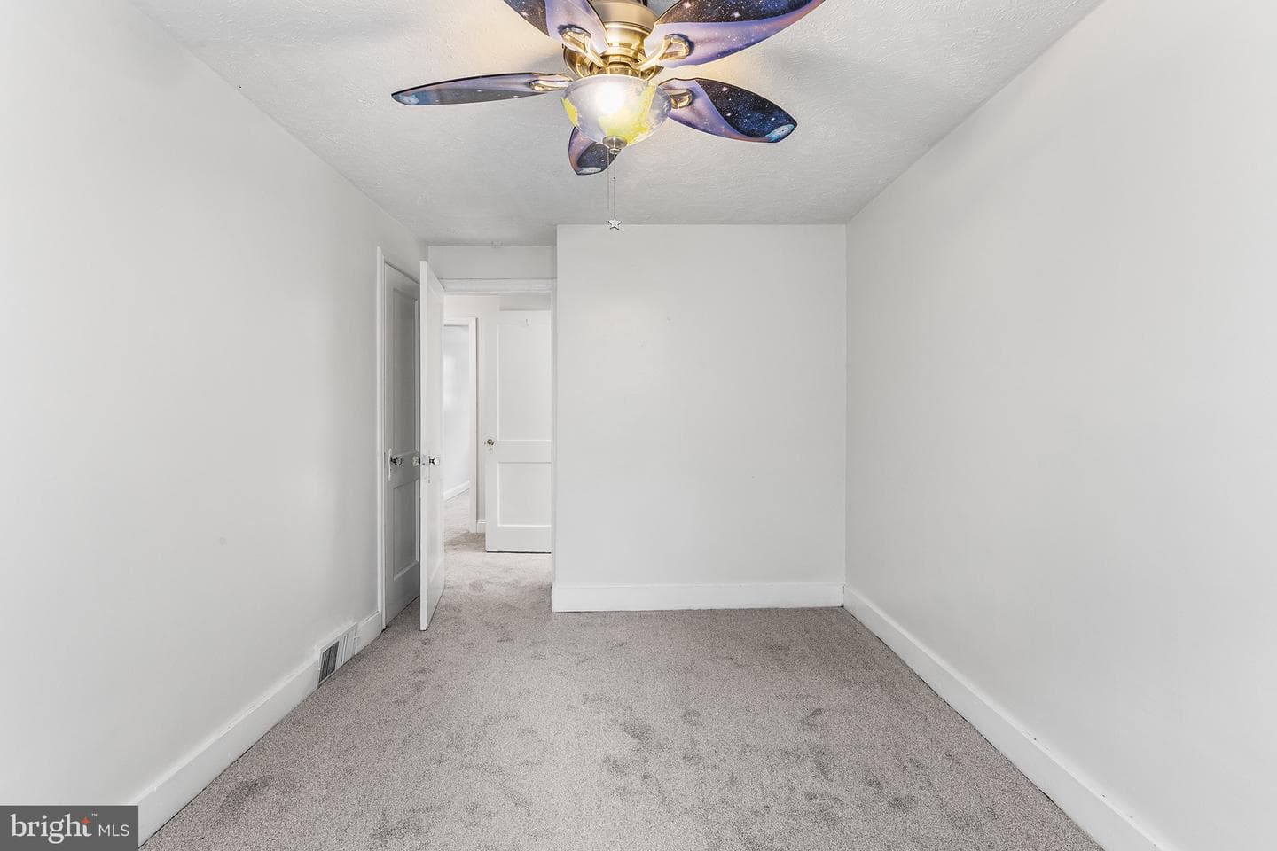 390 Glen Cove photo 24