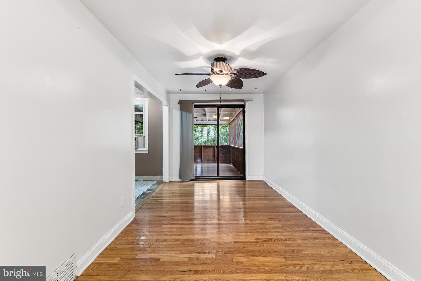 390 Glen Cove photo 5