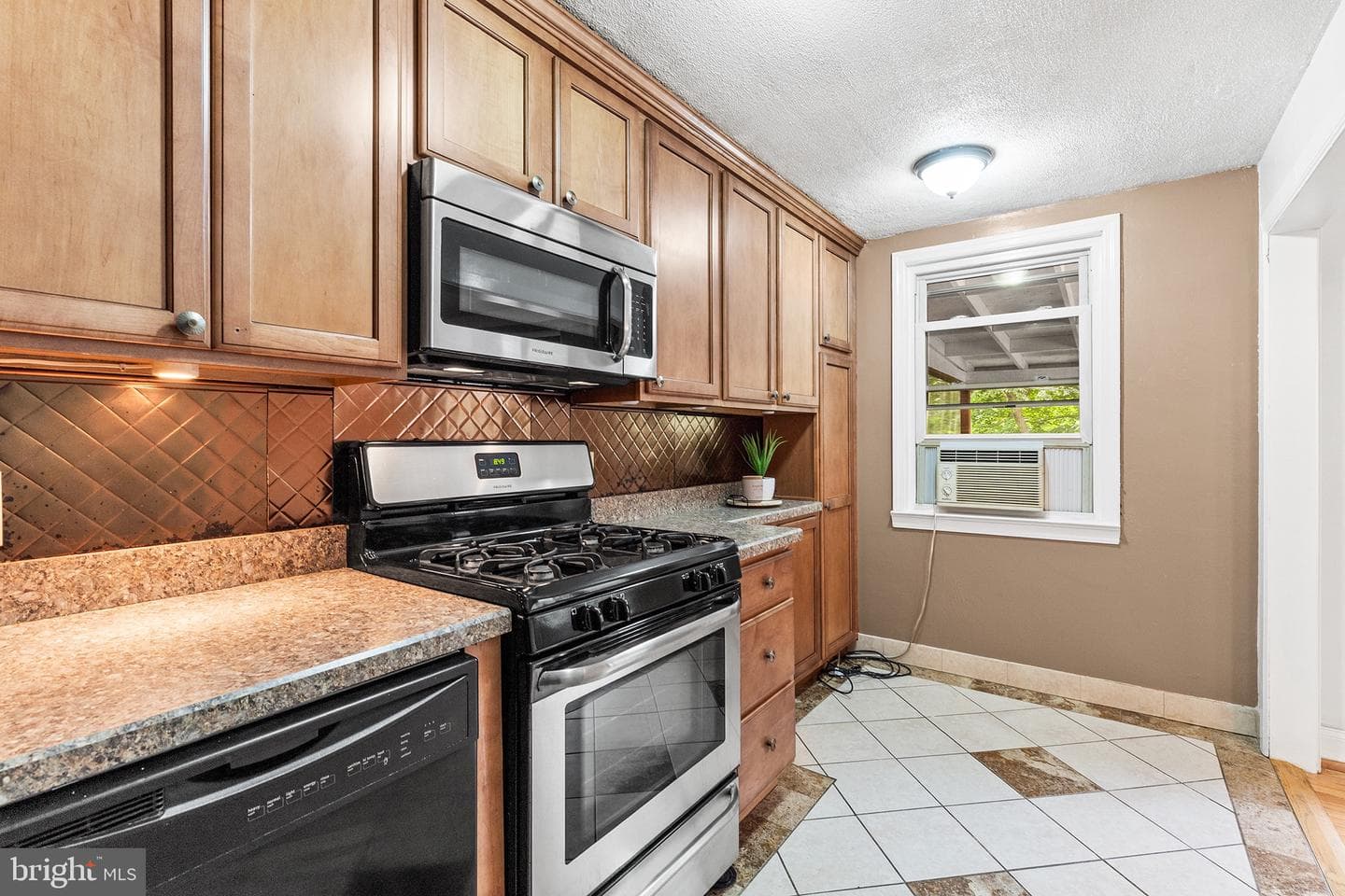 390 Glen Cove photo 9