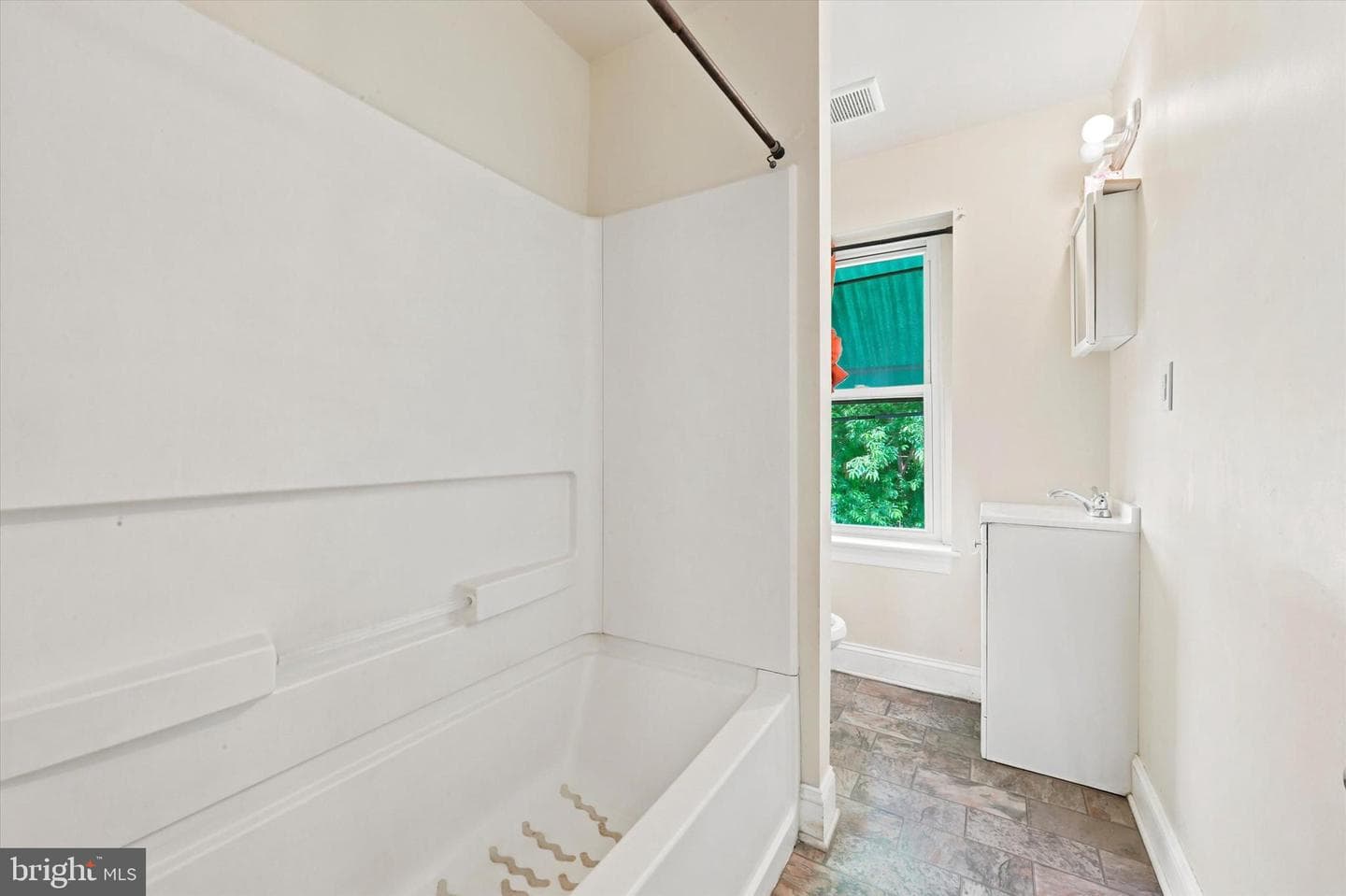 49 E Madison Avenue photo 12