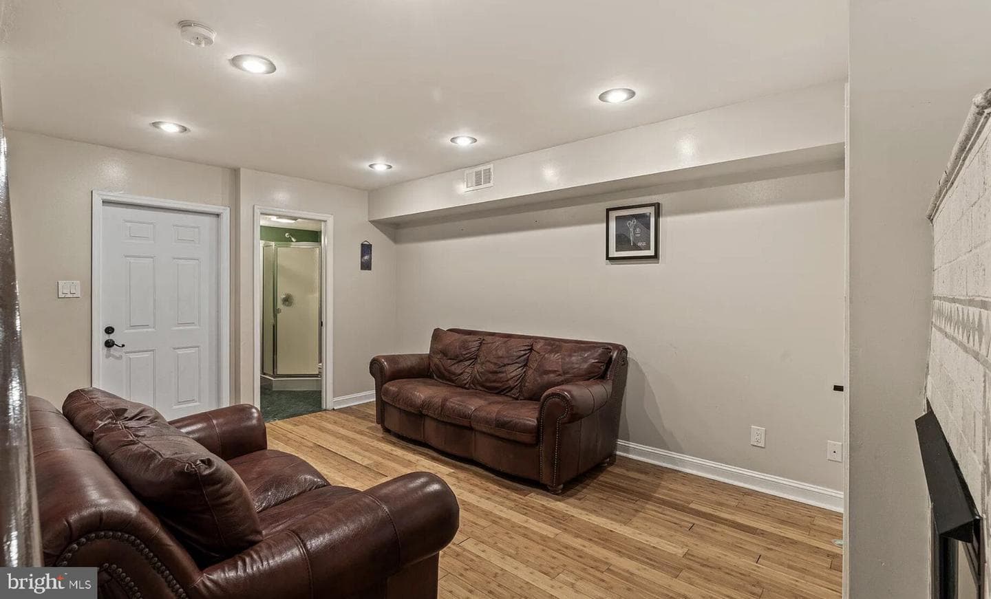 377 E Madison Avenue photo 9